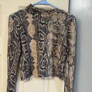Ladies crop top snake print L/S shirt. Large.
